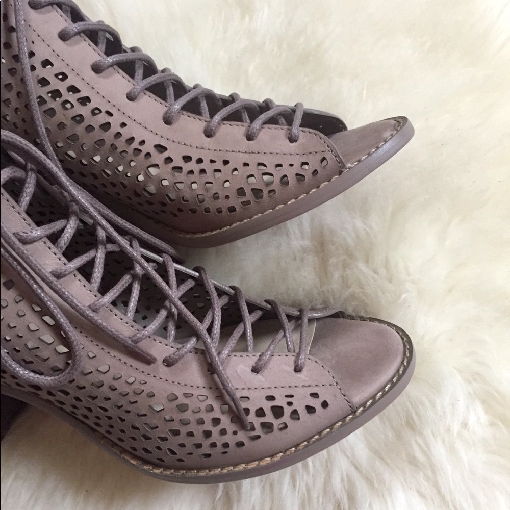 Vince Camuto Tulina Lace Up Sandals In Smoke Cloud - Picture 3 of 7